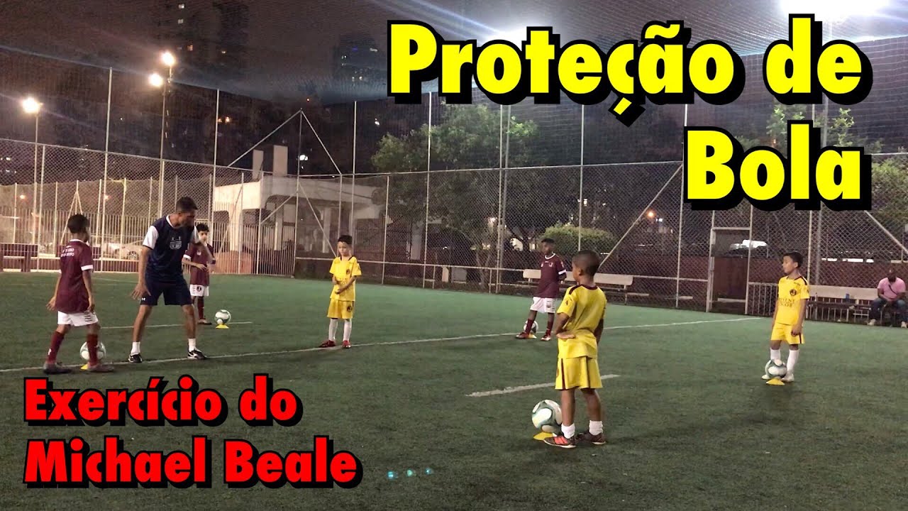 Exercício de proteção de bola - Treino de Futebol