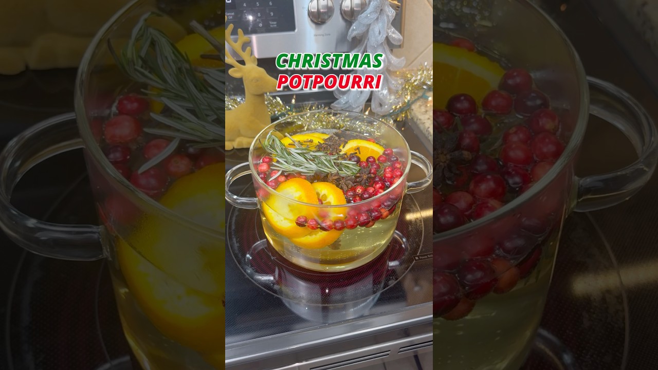 CHRISTMAS POTPOURRI 🎄♨️ This simmer pot is the most magical holiday scent! #christmasideas
