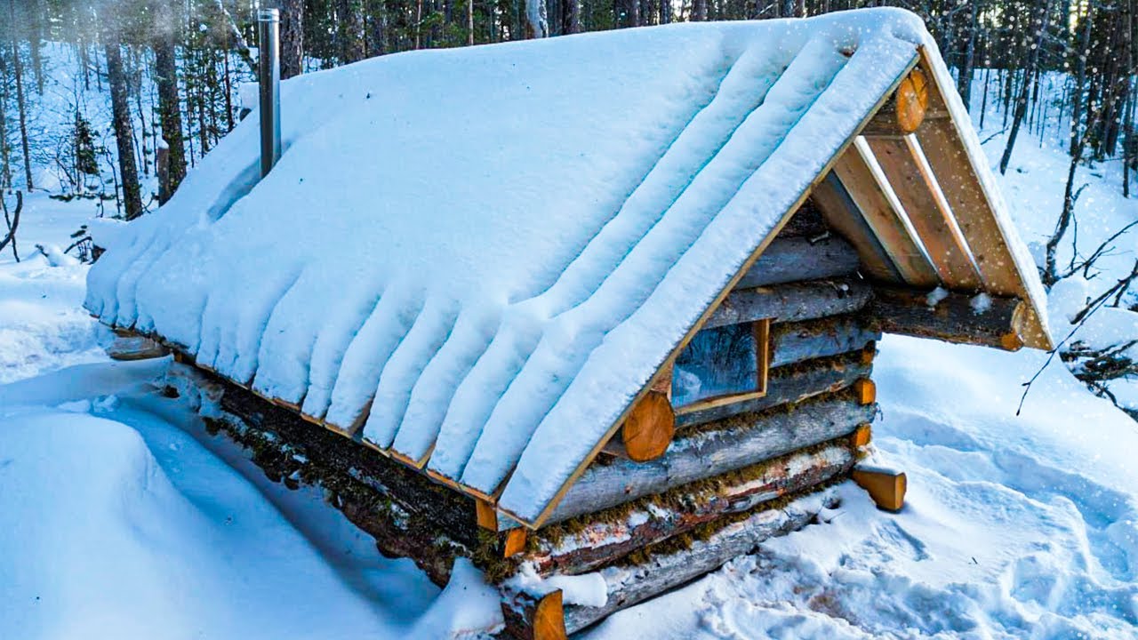 THE NIGHT IN A LOG CABIN WITHOUT WINDOWS AND DOORS. OFF GRID