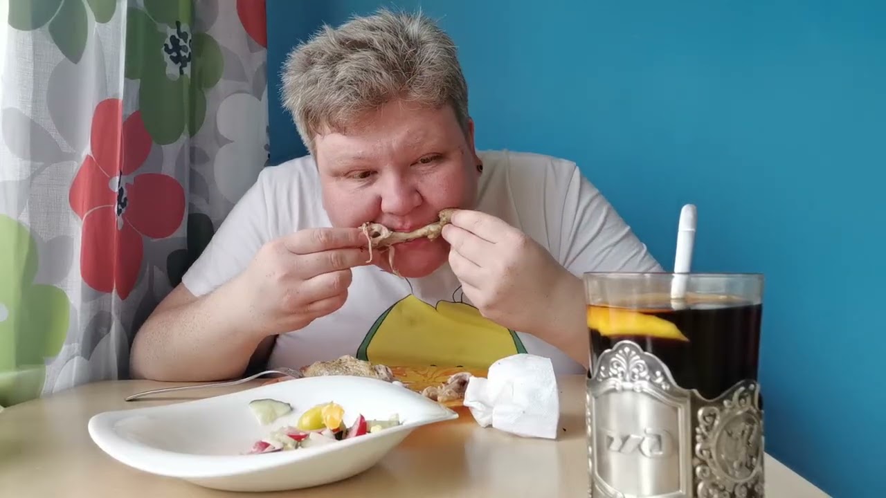 Окорочок и салатик для Альбины Александровны