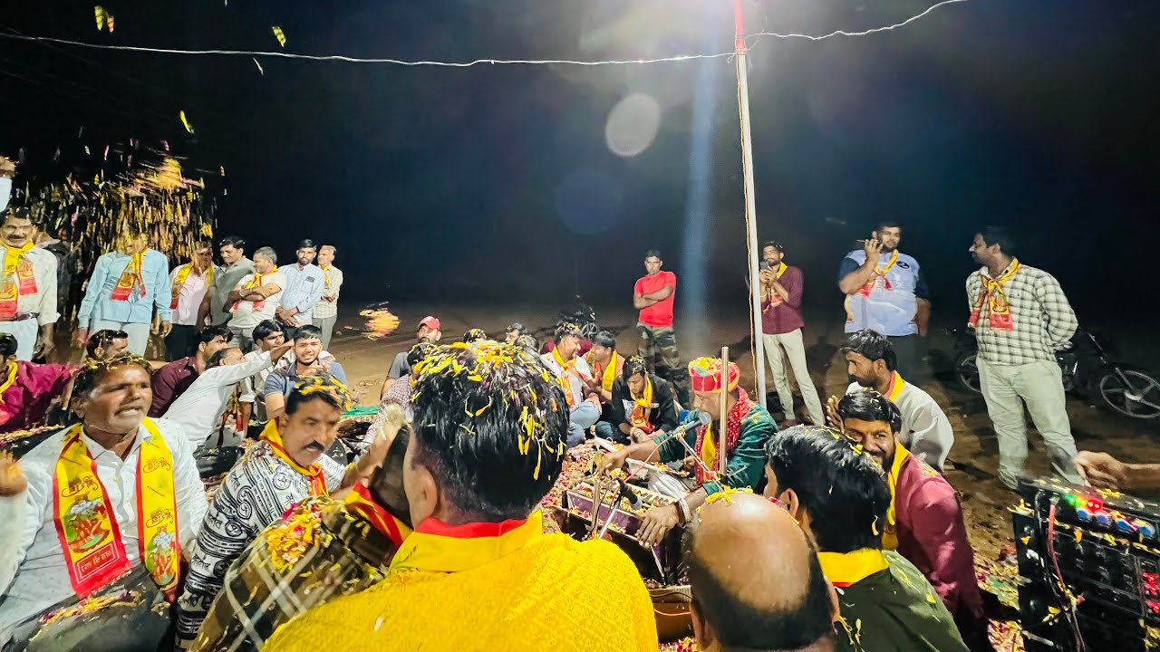 Vah vah ree aanand aayo ree lordiyan