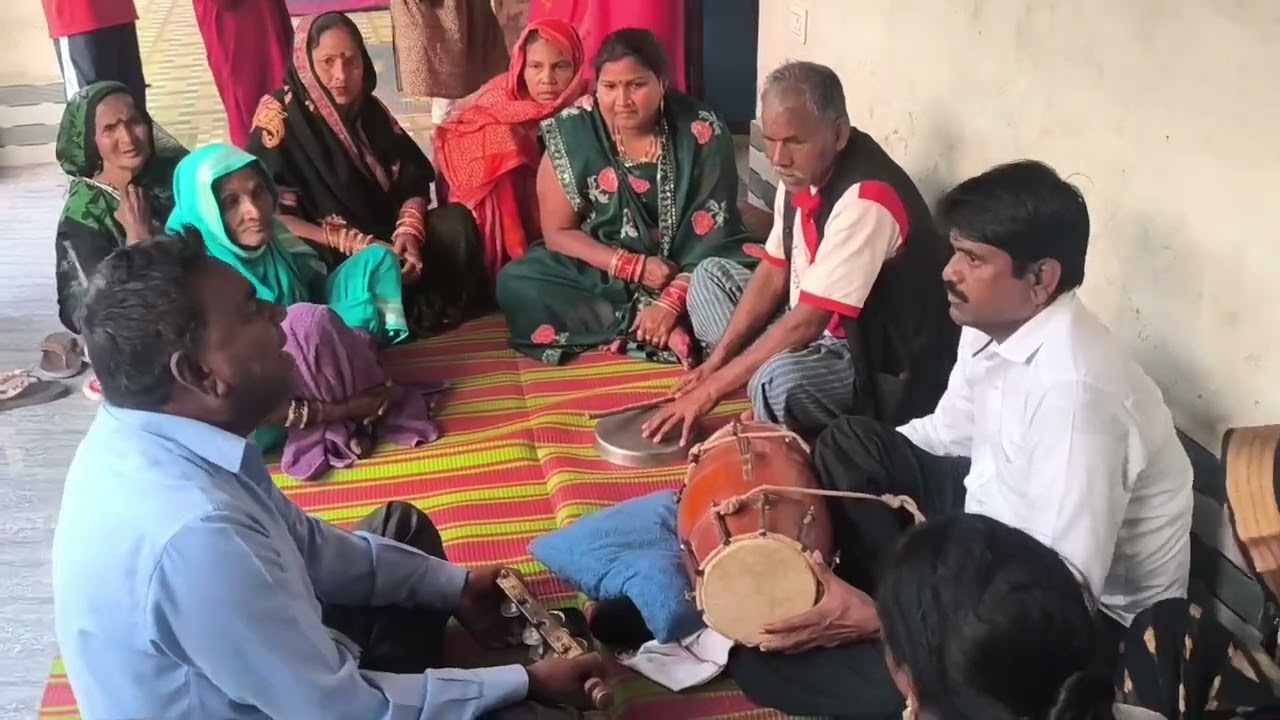 आरती साज मदोहर आई 