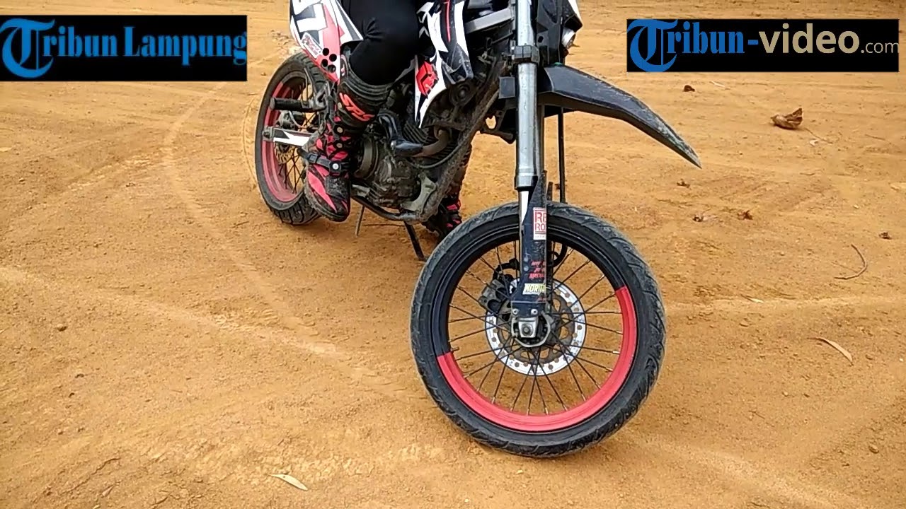 Cewek Hobi Motor Trail