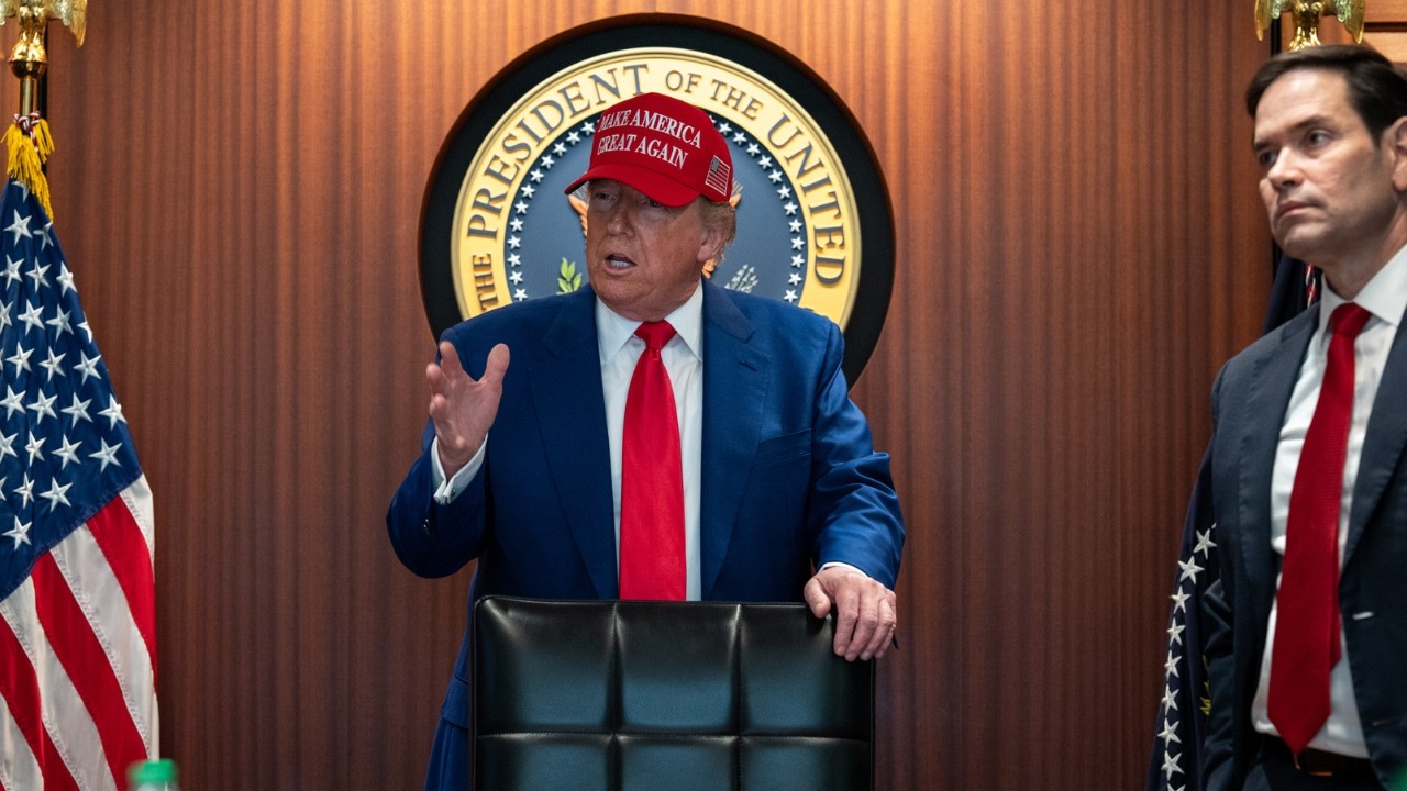 Срочная новость: внезапная отставка &mdash; Трамп потерял дар речи.