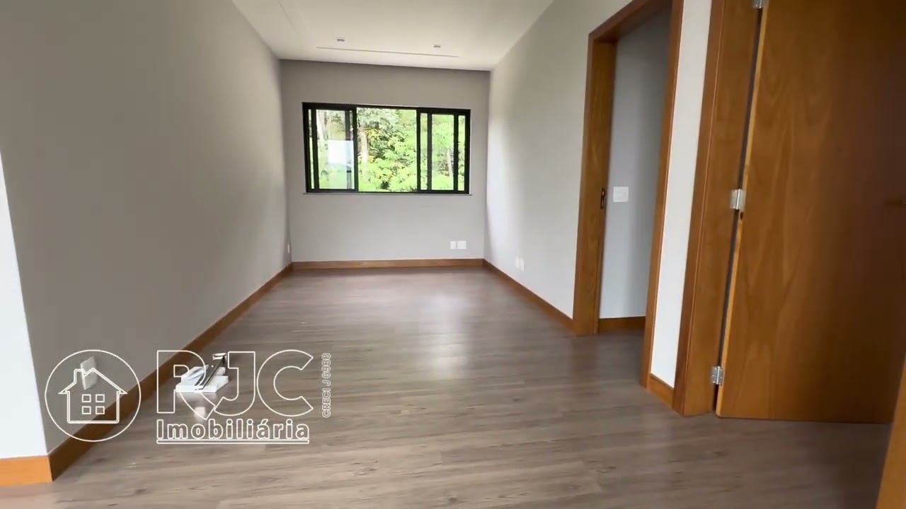 MBCN40060.Casa duplex, com varandas com vistas panorâmicas, na cidade de Teresópolis.