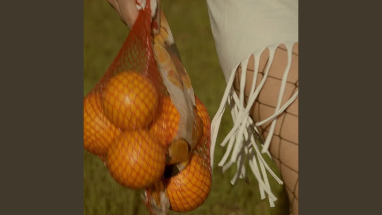 Ona ľ&uacute;bi pomaranče (Cover)