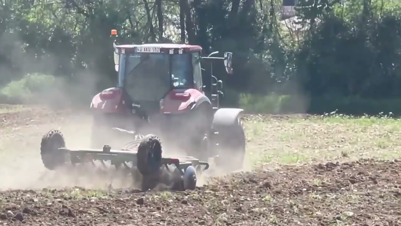 Case Farmall 110A Goble Çekiyor