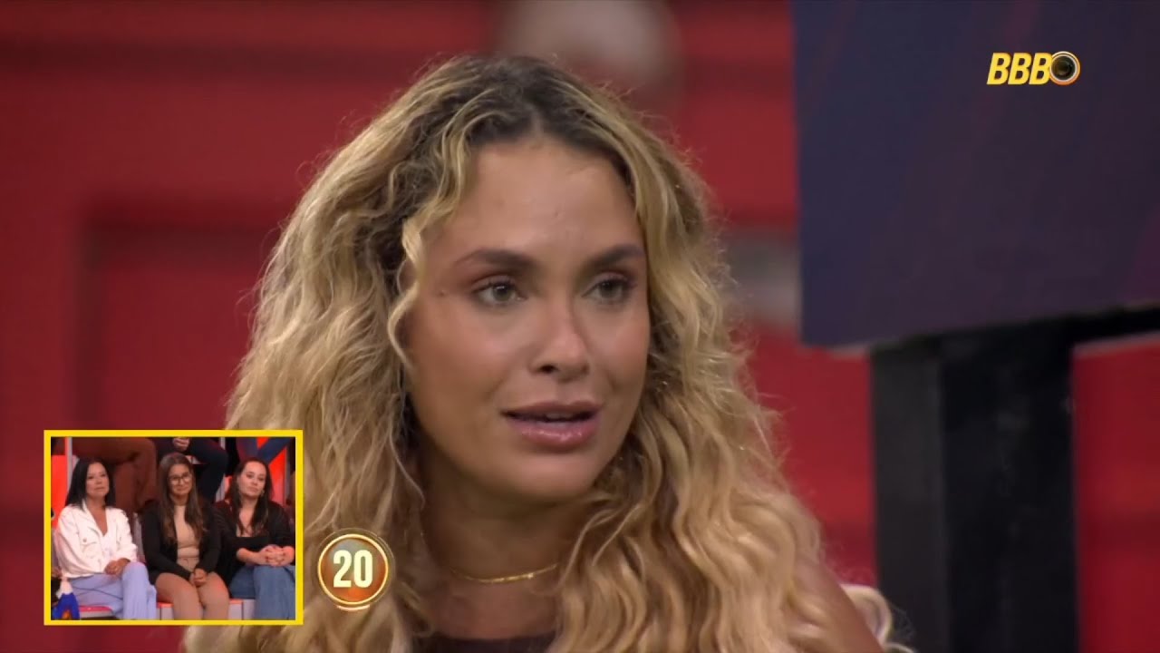 SARAH COLOCA CHAIANY NO BOLSO 