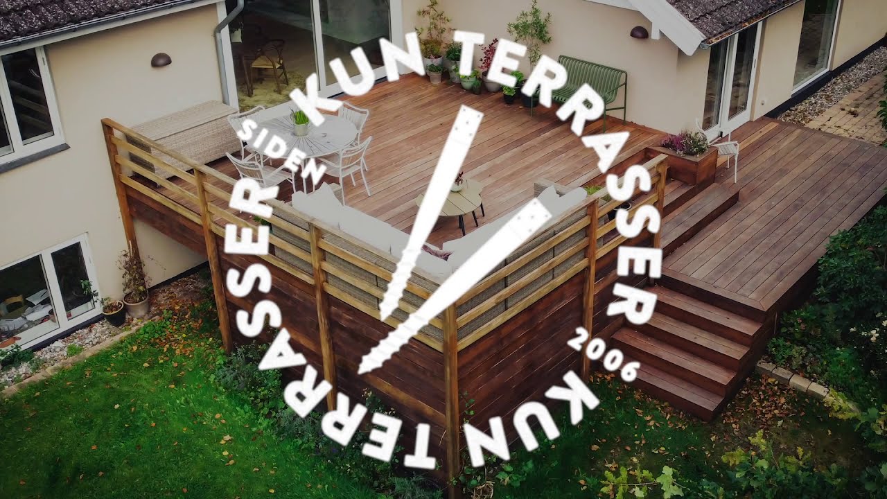 80 m2 Høj IPÈ terrasse med hyggekrog under træet i Holte bygget af Kun Terrasser