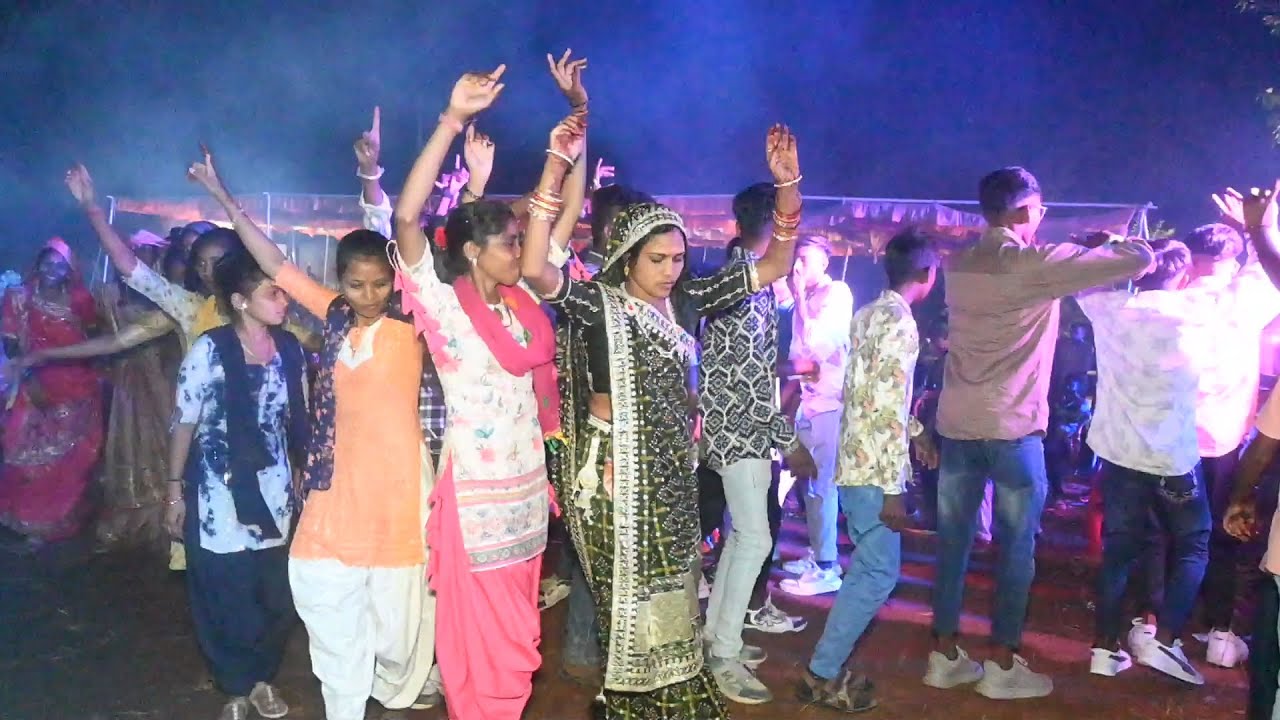 વારૂ વારુ ફરતી તું બજાર માં || Naravat Rathava new timli 💃 dance video 2025