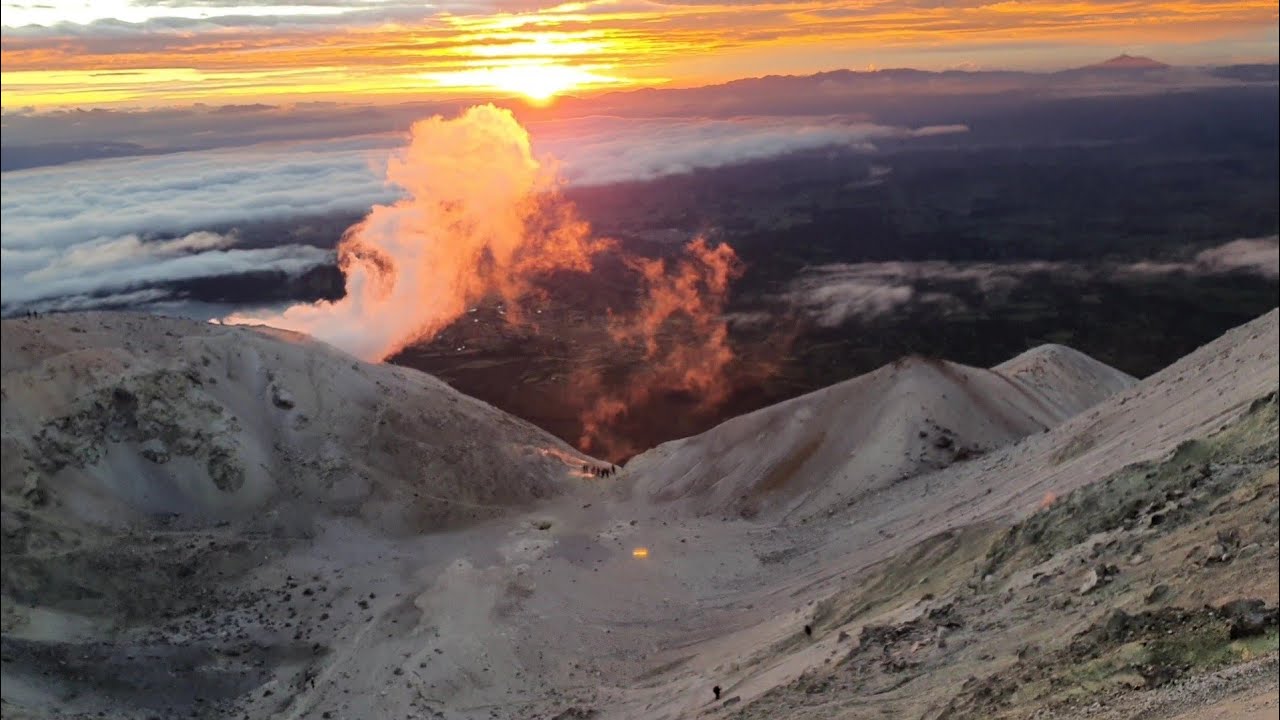 Como subir al Volcán Cumbal, sin Igual Amanecer Despejado y ver el Chiles, Cayambe, Cotopaxi, Laguna