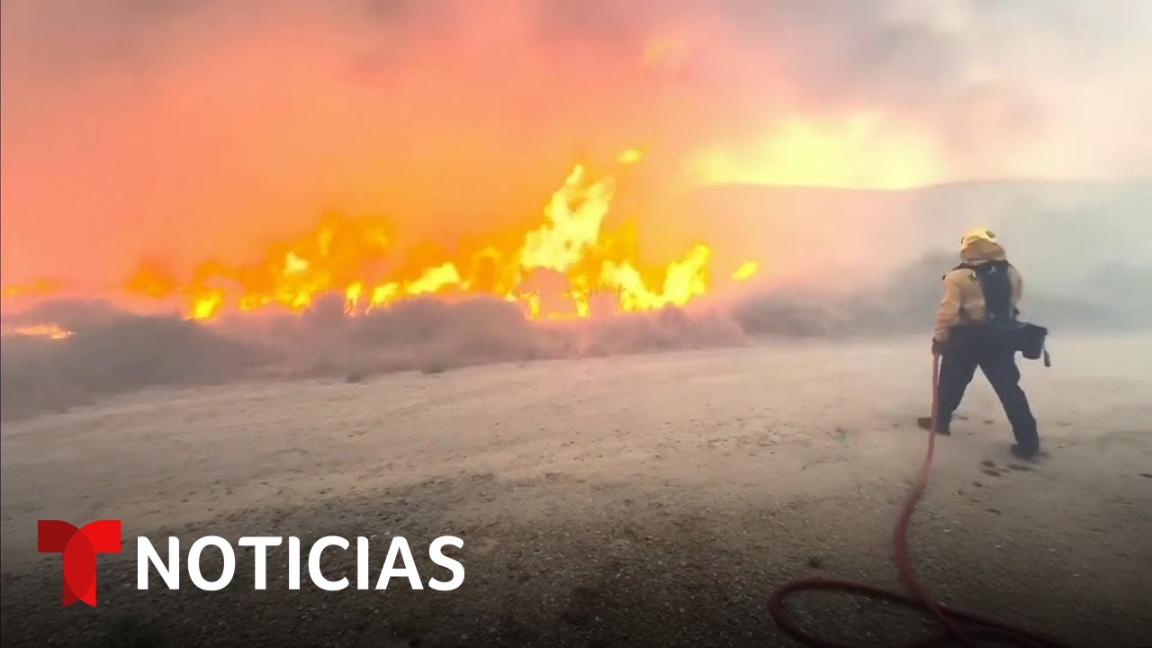 Videos muestran cómo en California combaten al incendio Post | Noticias Telemundo