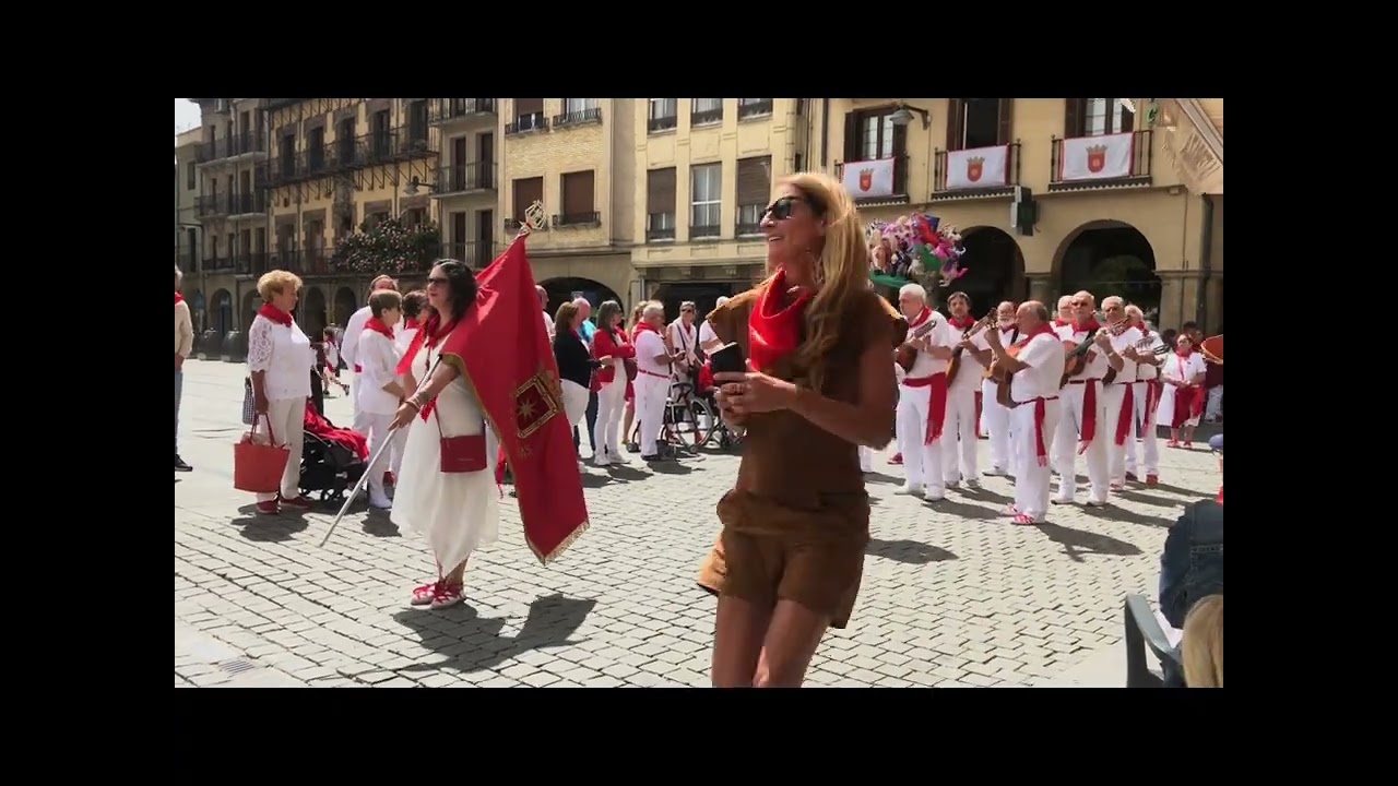 procesion en fiestas de estella