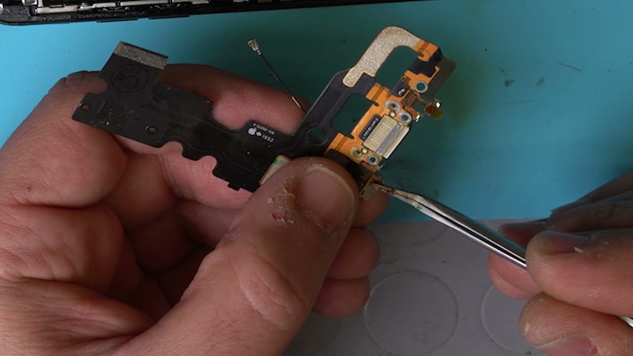 S-Cool DIY! Do it yourself - Come sostituire il flat di carica di un iPhone 7