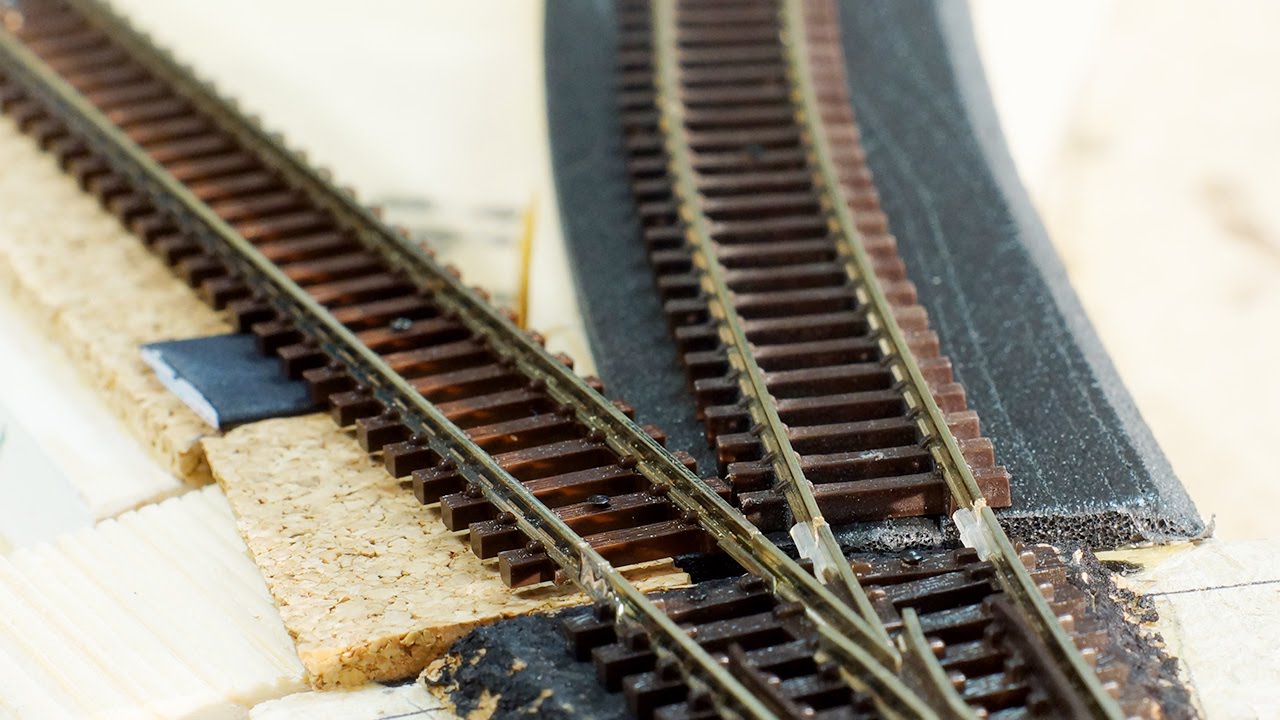 04 - Cork vs foam track underlay for model railroading