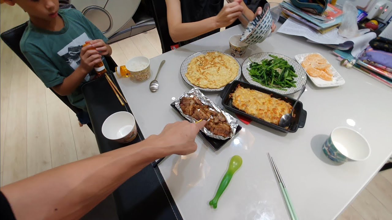 全家一起吃晚餐｜老婆今天煮的營養很均衡... 我可是有幫忙的