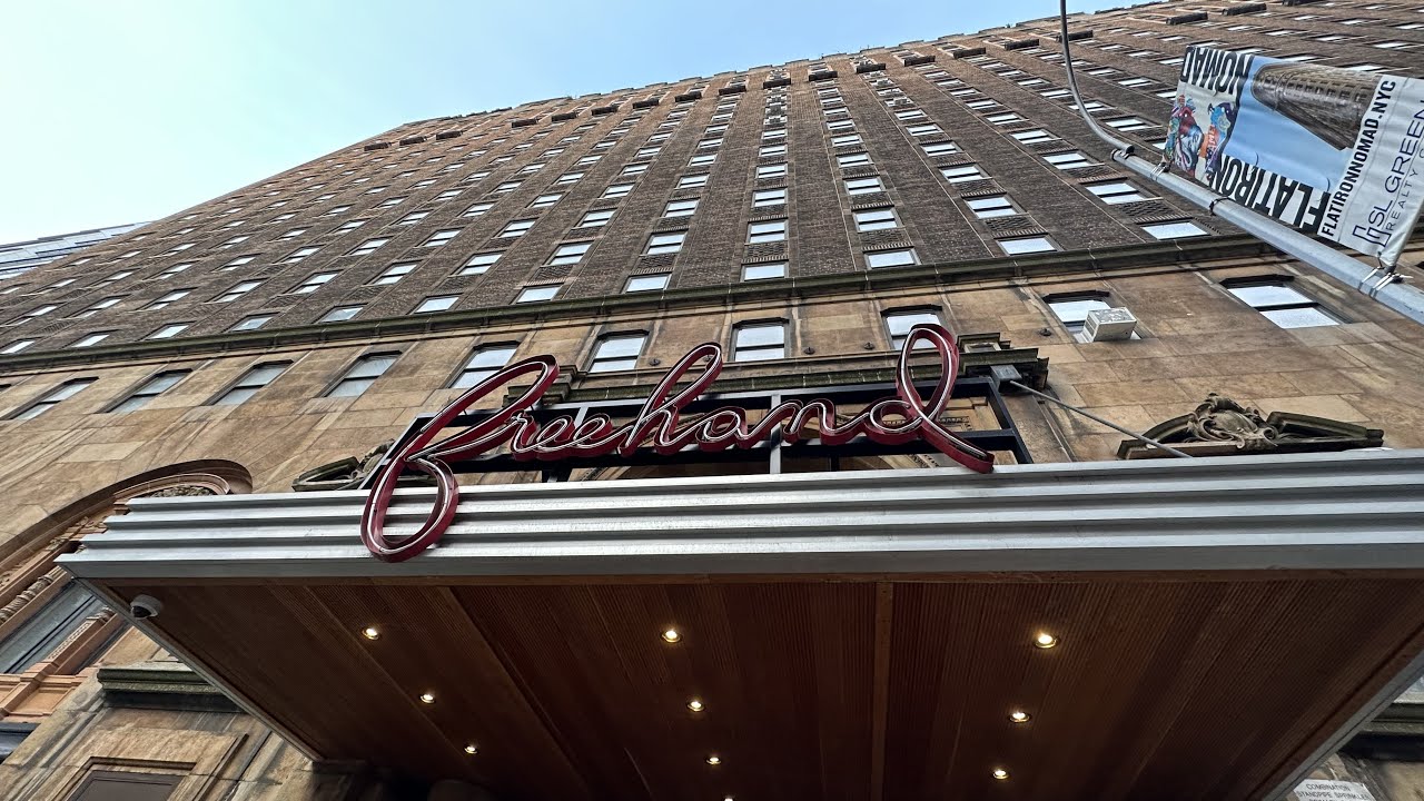 Murray Hill Neighbourhood in New York Cool Rooftop Patio Broken Shaker Inside Freehand Hotel