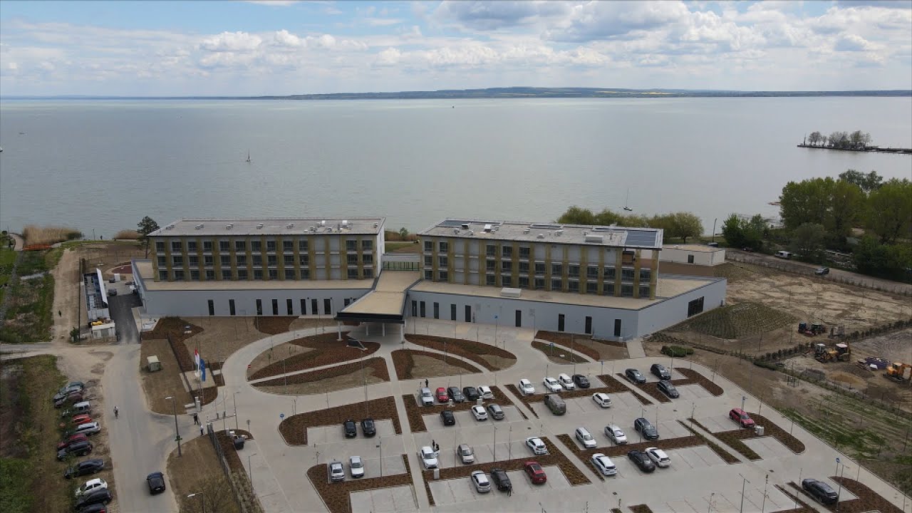 Új szálloda a Balaton-parton