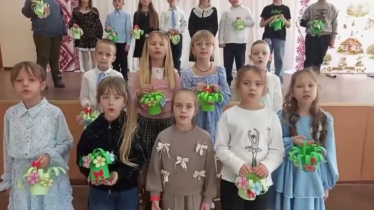 Вітання матусям від учнів 2 А класу зі святом весни