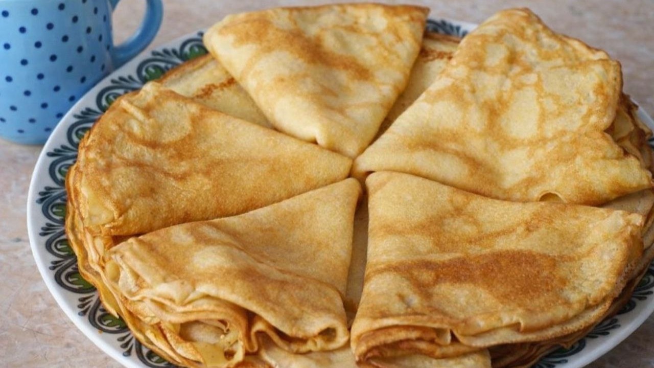 Так БЛИНЫ пекла еще моя БАБУШКА! Получаются всегда! Самые ВКУСНЫЕ блины на кефире и воде!