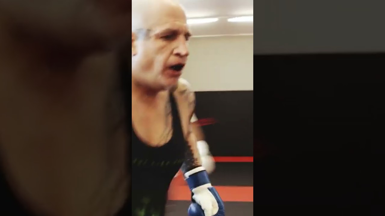 BOGY GEHT NACH SPARRING KOTZEN...🤣🤢 #bogylife