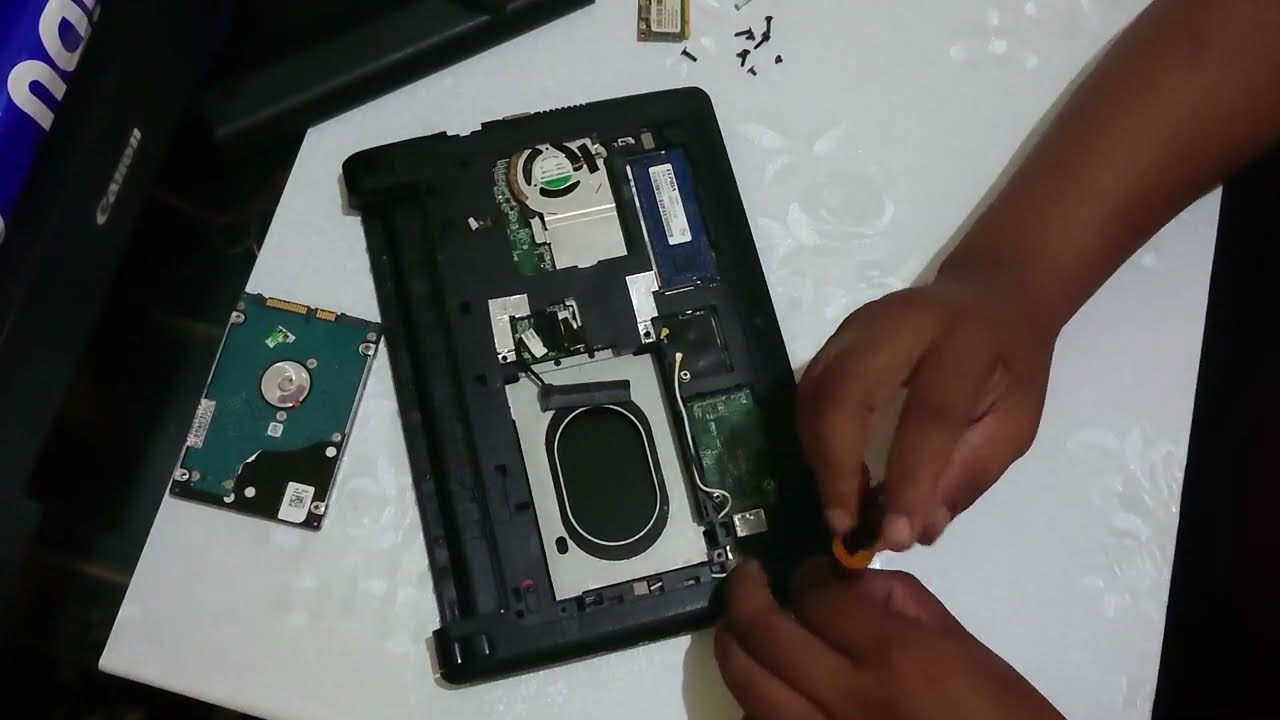 Cara Bongkar Laptop Notebook Acer Aspire One