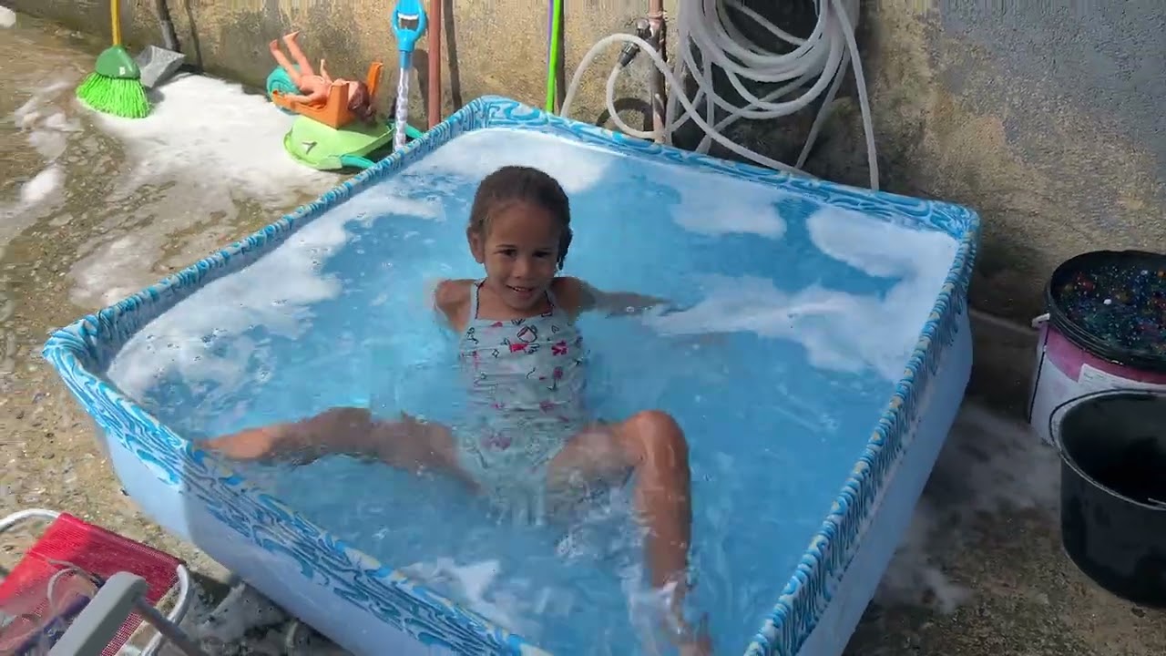DESAFIO NA PISCINA COM SABÃO 