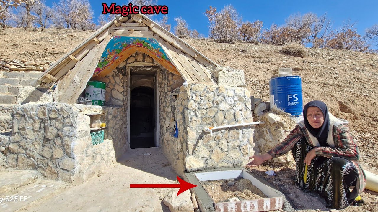 Clever design of a cozy underwater platform next to a single mother's cave home🌊😲