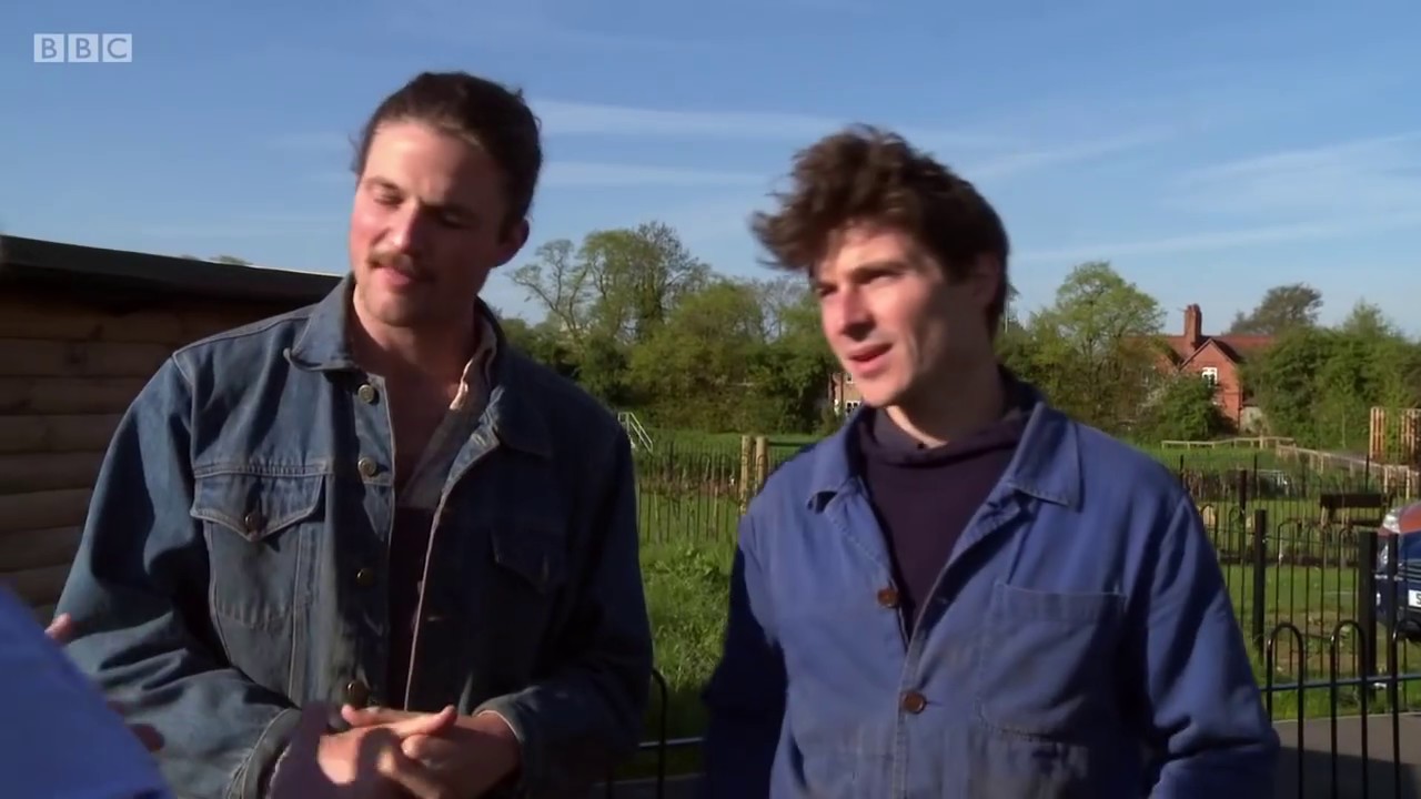 Garden Rescue 2018 Series 3 - Stratford upon Avon - Charle Dimmock vs Rich Brothers