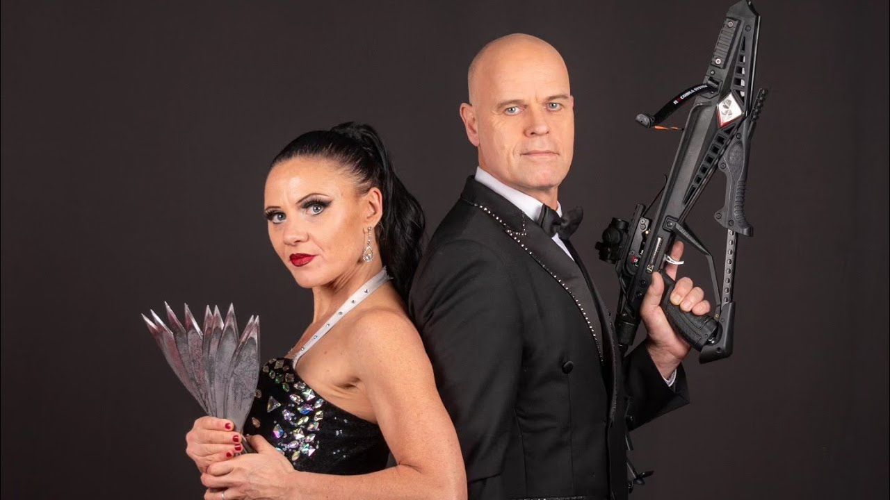 2024/Duo Vinkali/lancer de couteaux/arbalète/knife throwing/crossbow/circus act/dinner show/cabaret