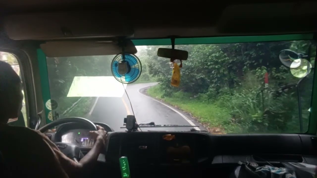 Melintas tanjakan Mio lintas Sumatera menuju kota bandar Lampung
