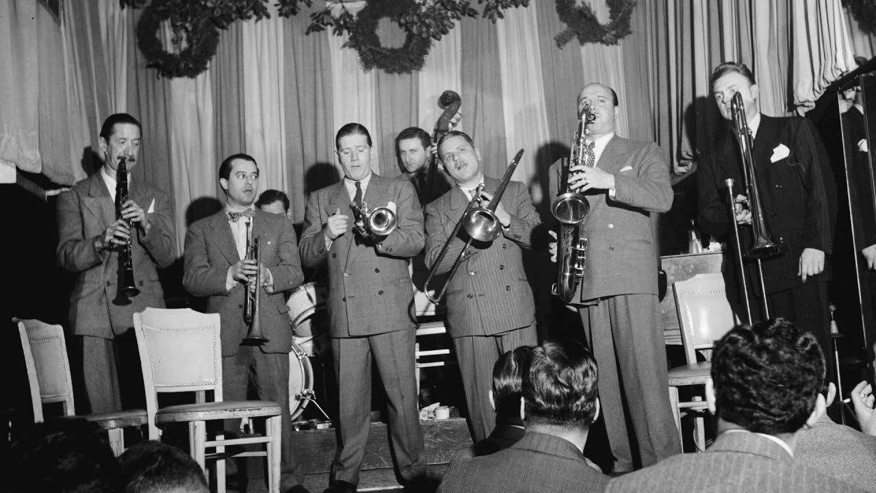 Bud Freeman and his Famous Chicagoans -  At The Jazz Band Ball (1940)