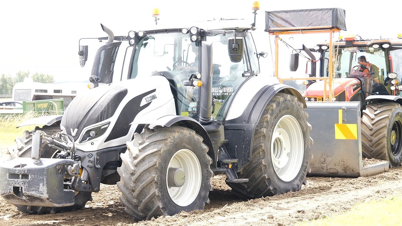 2022 Valtra T234 Tractor Pulling at Edendale 2024 Crank Up