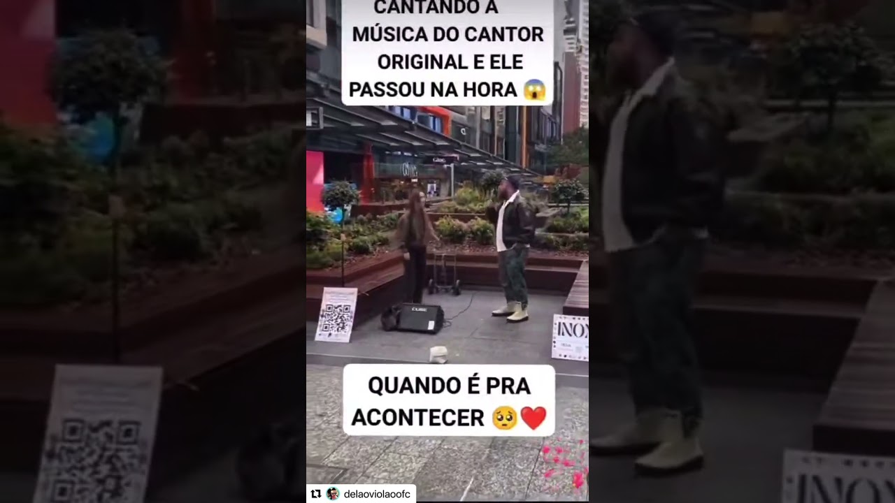 Cantando na rua e o cantor original passou na hora  quando &eacute; pra acontecer acontece
