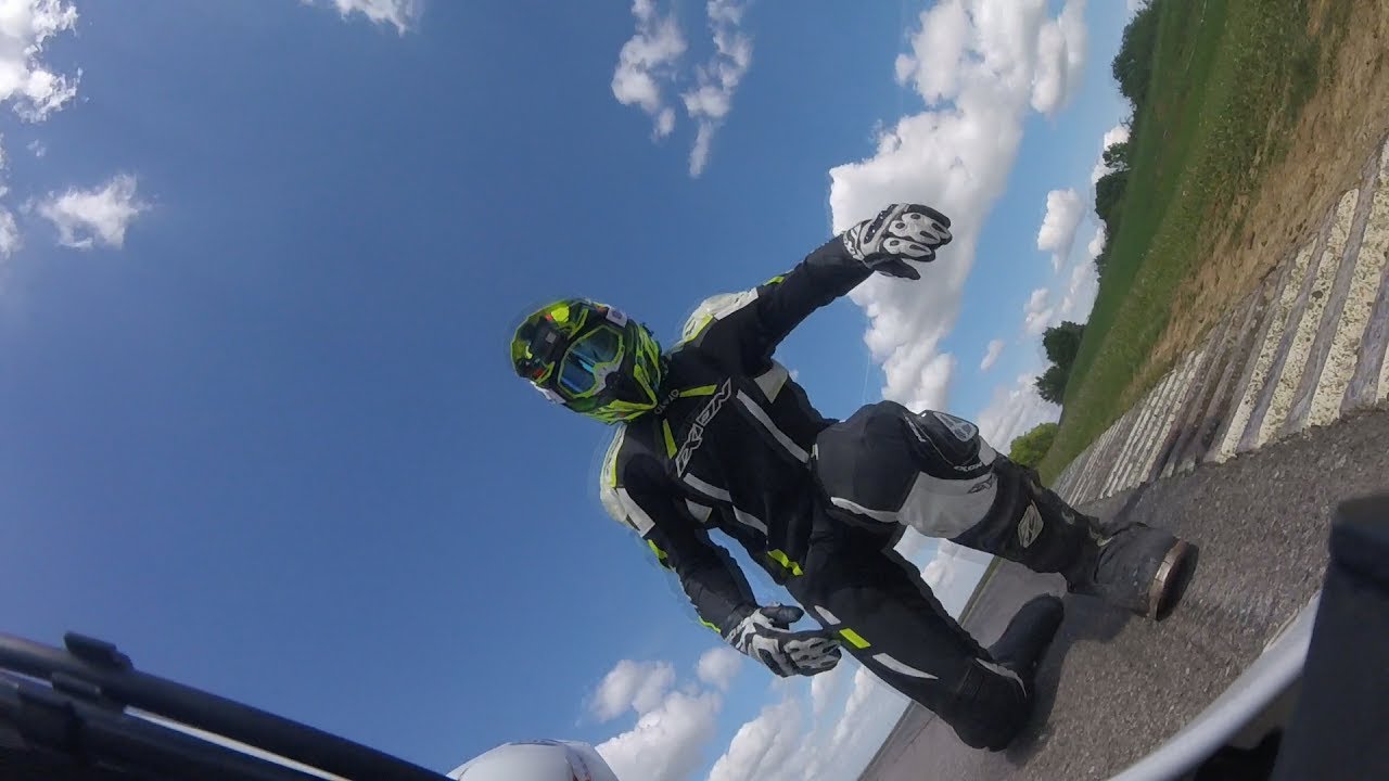 Ma Première Fois sur CIRCUIT ! HUSQVARNA 701 (GLISSADE, DRONE ET STUNT)