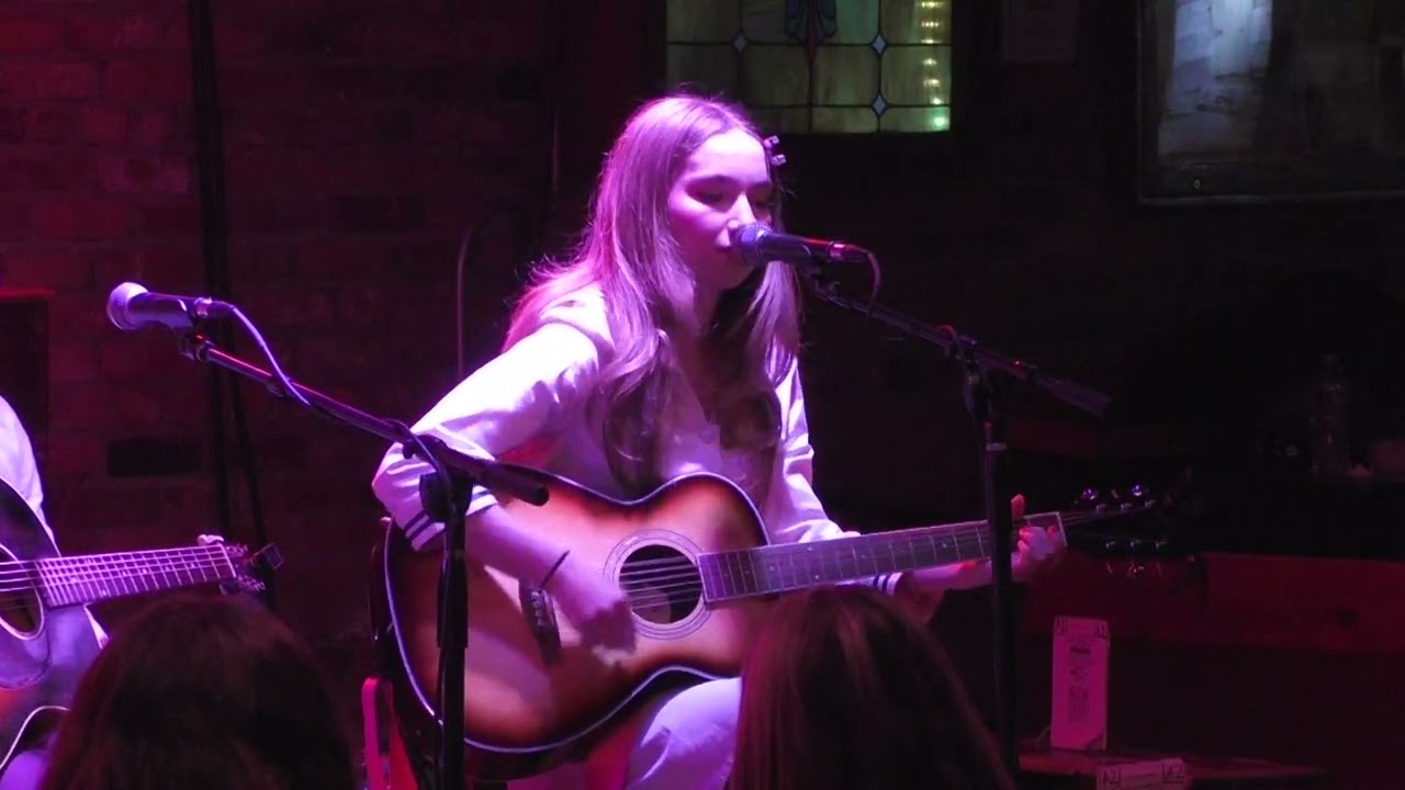 Esme Thorne - “Untitled” Live at The Bitter End