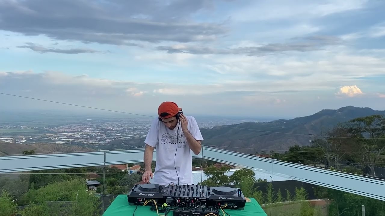 sunset minimal house at Cali, Colombia - Departed (COL)