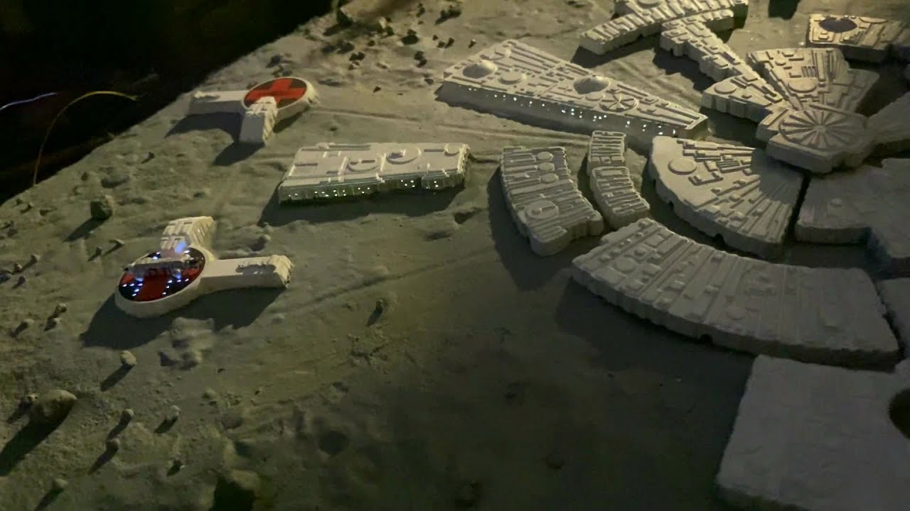 Модель Alpha лунной базы MPC Space 1999 (освещение зданий)