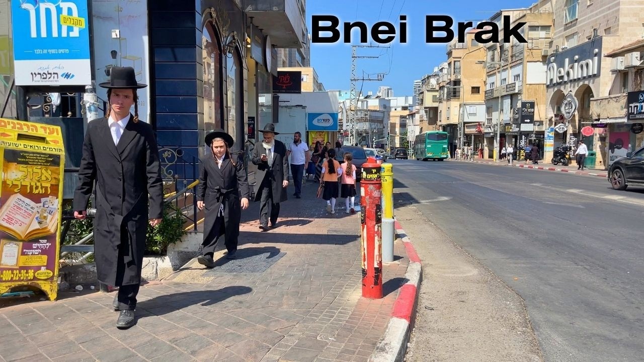The REAL Bnei Brak 🇮🇱 – Israel’s Ultra-Orthodox City Tourists NEVER See [4K]