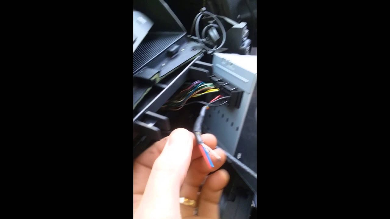 How To Wire AUX MP3 Lead - Discovery 3 / Range Rover Sport