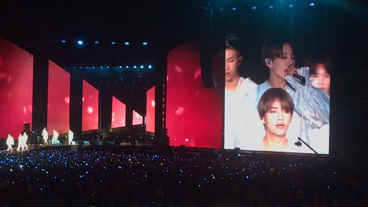 BTS - I need U + Run (Love Yourself Tour) in Citi Field NYC 181006