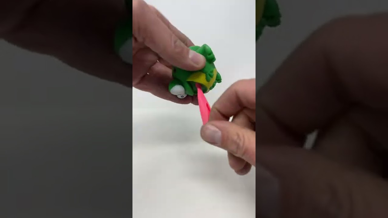 Stretchy Tongue Action! #toys #frogs #tongue #coolstuff #cooltoys