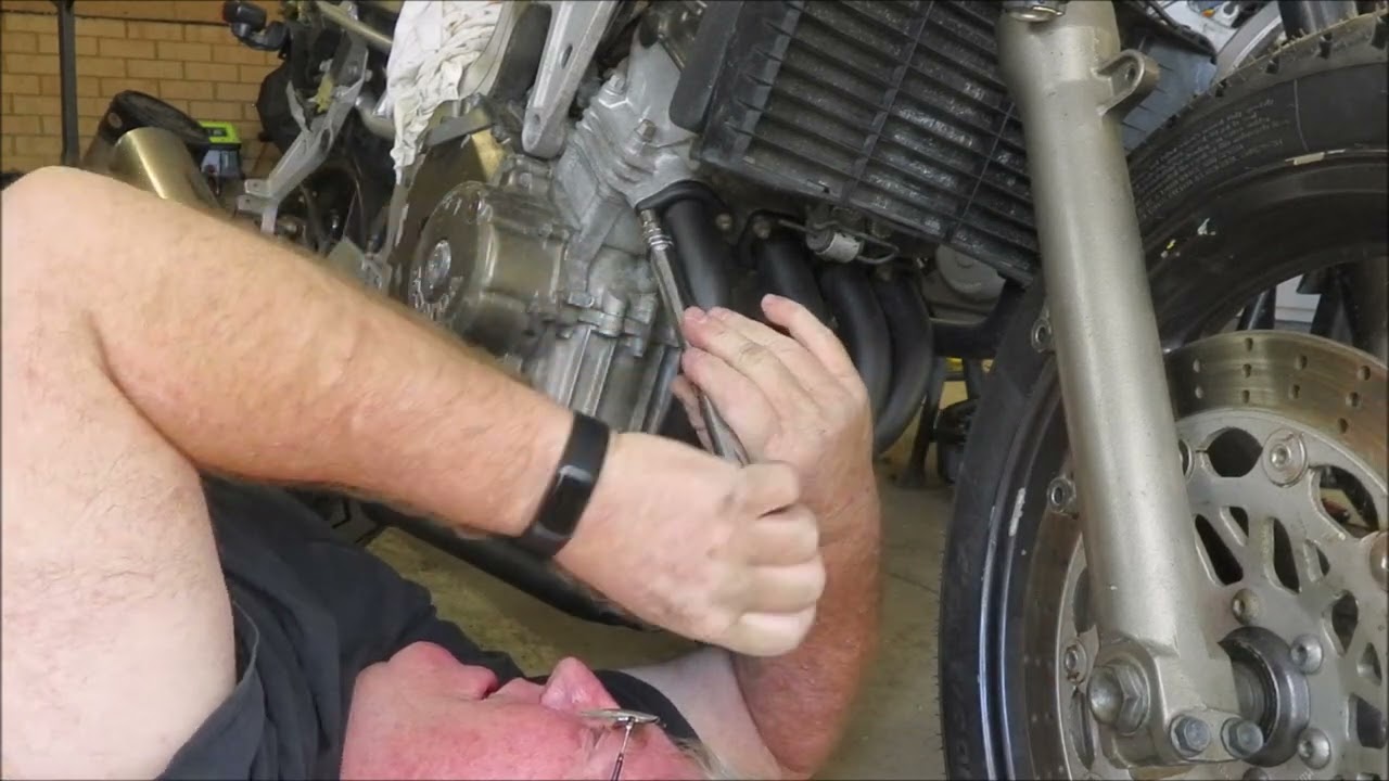 Honda CBR250R MC19 Part 48 - Fitting The Exhaust