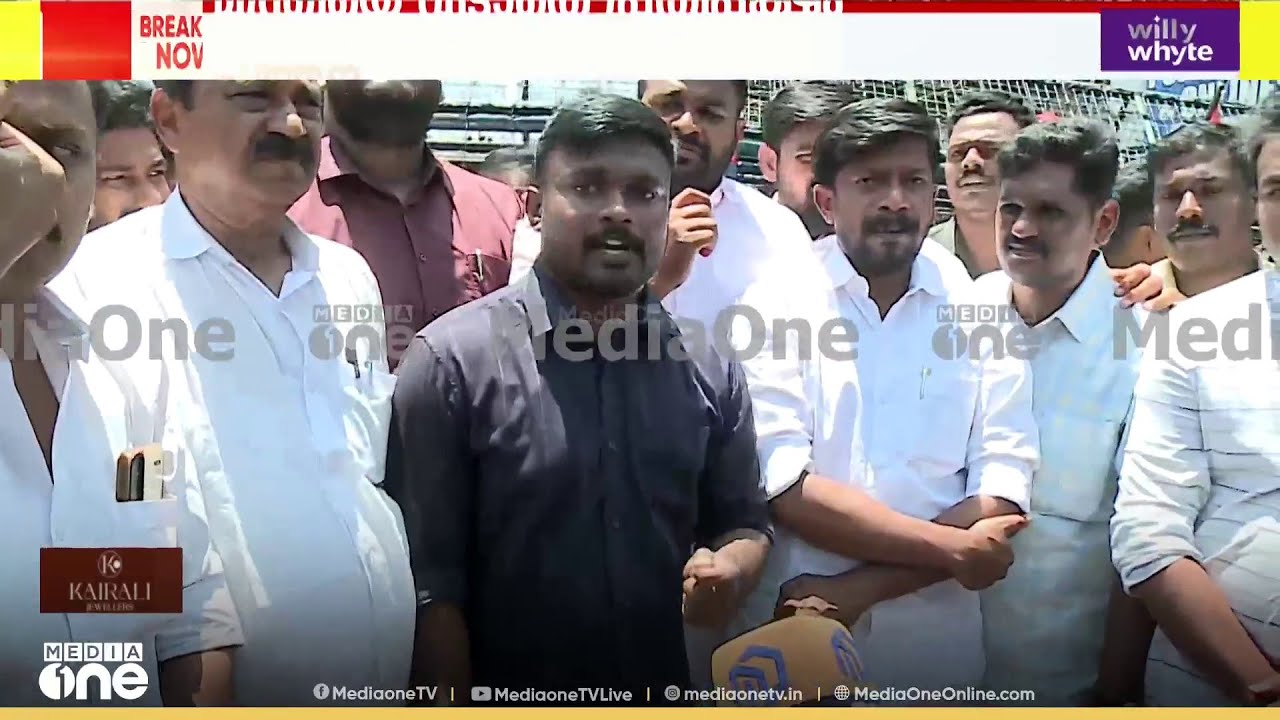മന്ത്രി ​ഗണേഷ് കുമാറിനെ വിടാതെ പ്രതിപക്ഷം ; പത്തനാപുരത്ത് പ്രതിഷേധം