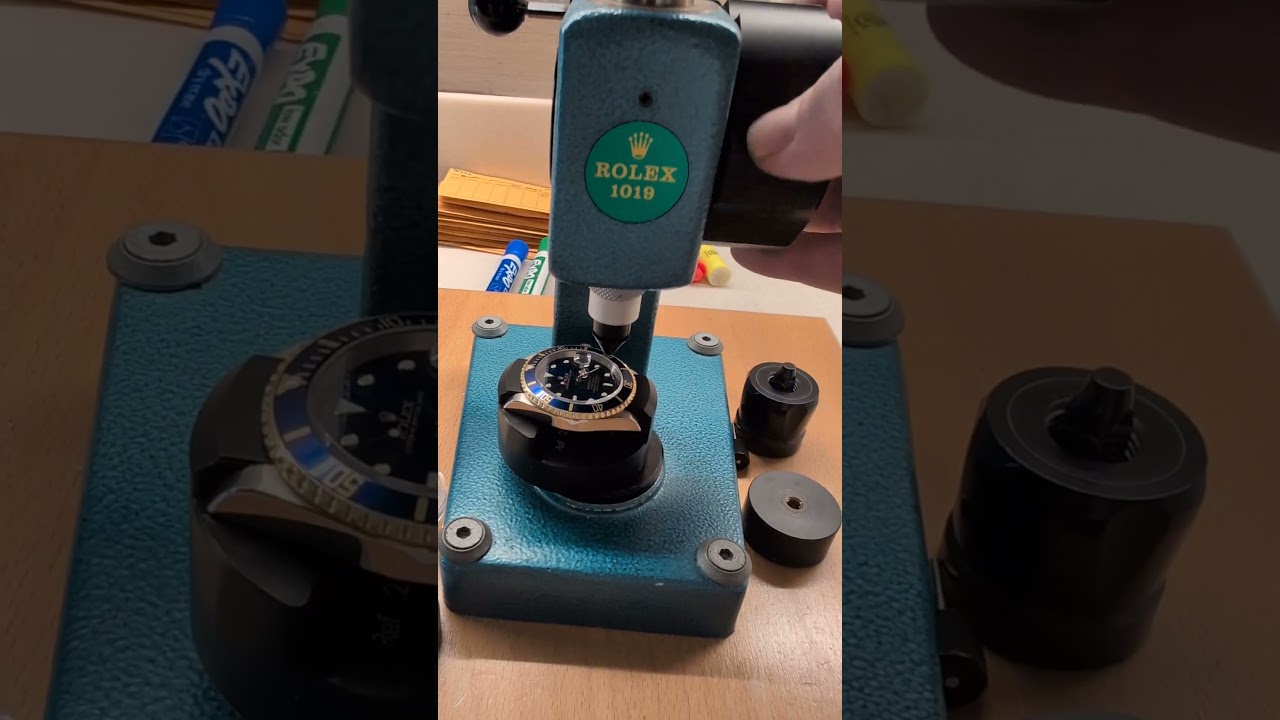 How to remove a Rolex Submariner bezel.