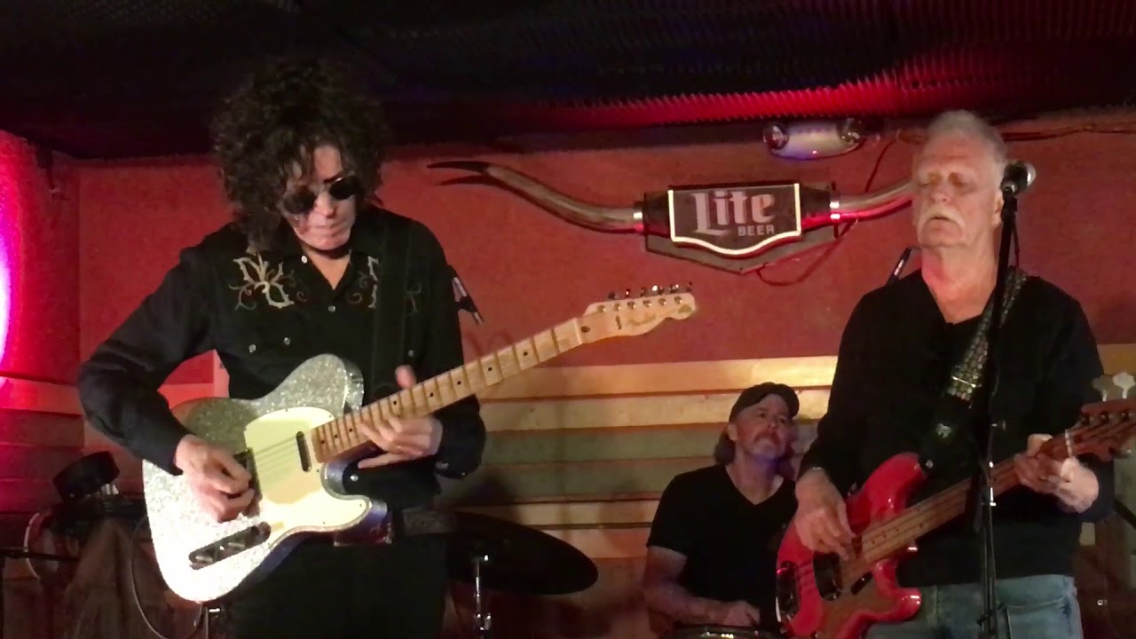 Kenny Vaughan at Dee’s