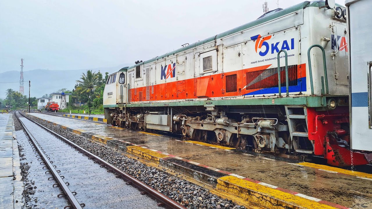 NAIK KERETA DITERJANG HUJAN BADAI BESAR ! Sepanjang Perjalanan BANYAK PETIR.