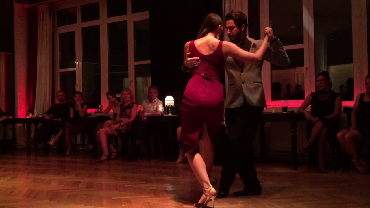 Natasha Lewinger y Haris Mihail 1/5 bailan un Tango 