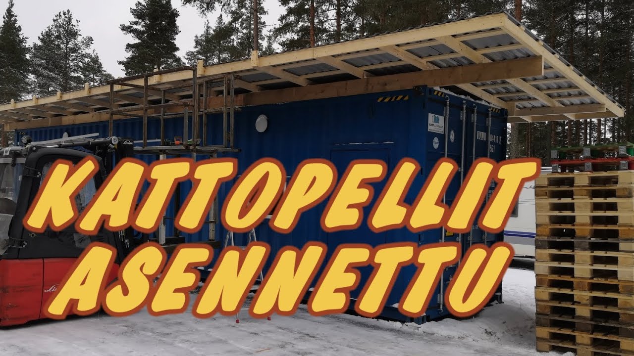 Kattopeltien asennus merikonttiin ja hiukan jo naurattaa