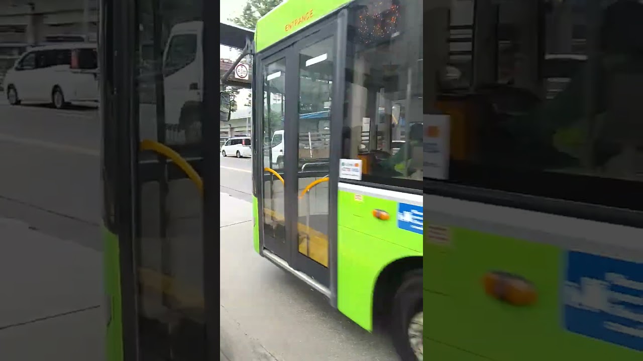 Tower Transit SG Mercedes-Benz OC500LE Departing bus stop SMB106P